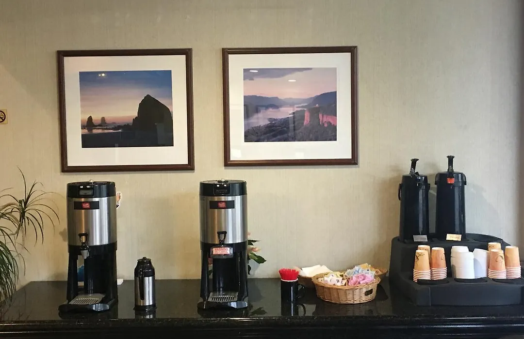 Ramada By Wyndham Portland Airport-1