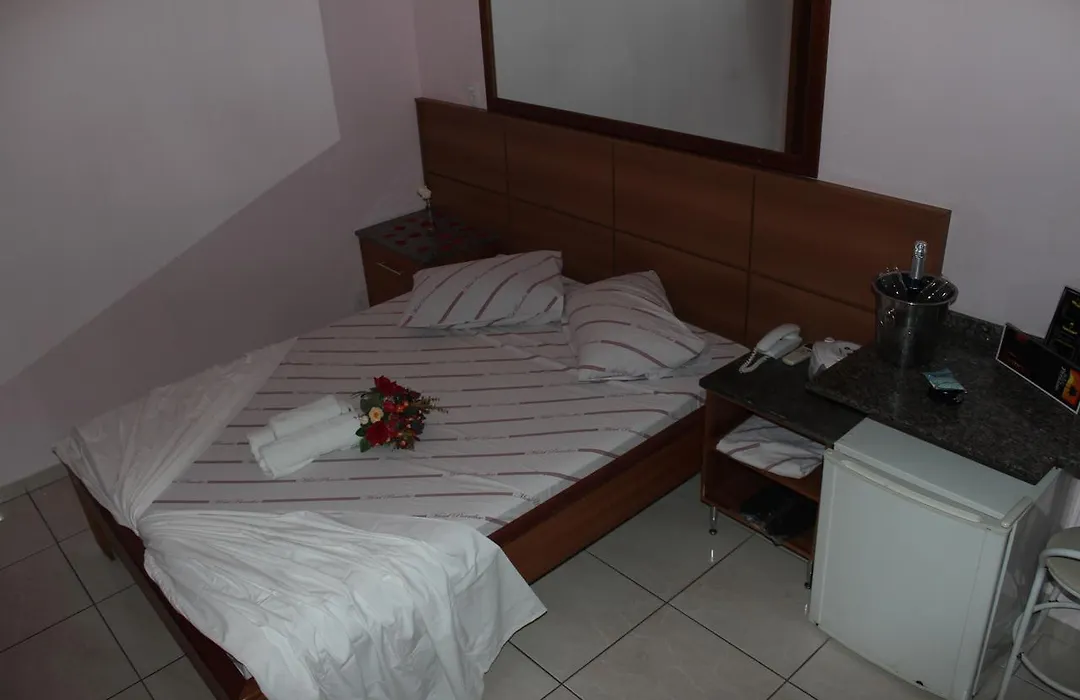 Motel Paradise (Adults Only)-1