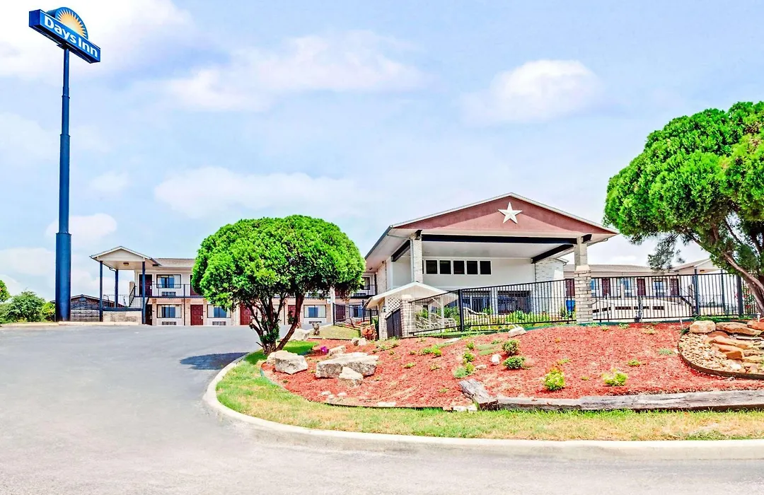 Days Inn By Wyndham Boerne-1