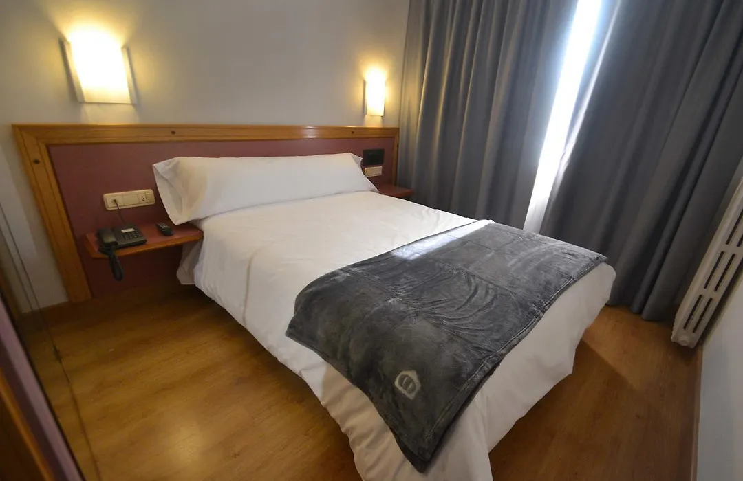 Hotel Brujas De Irues-1