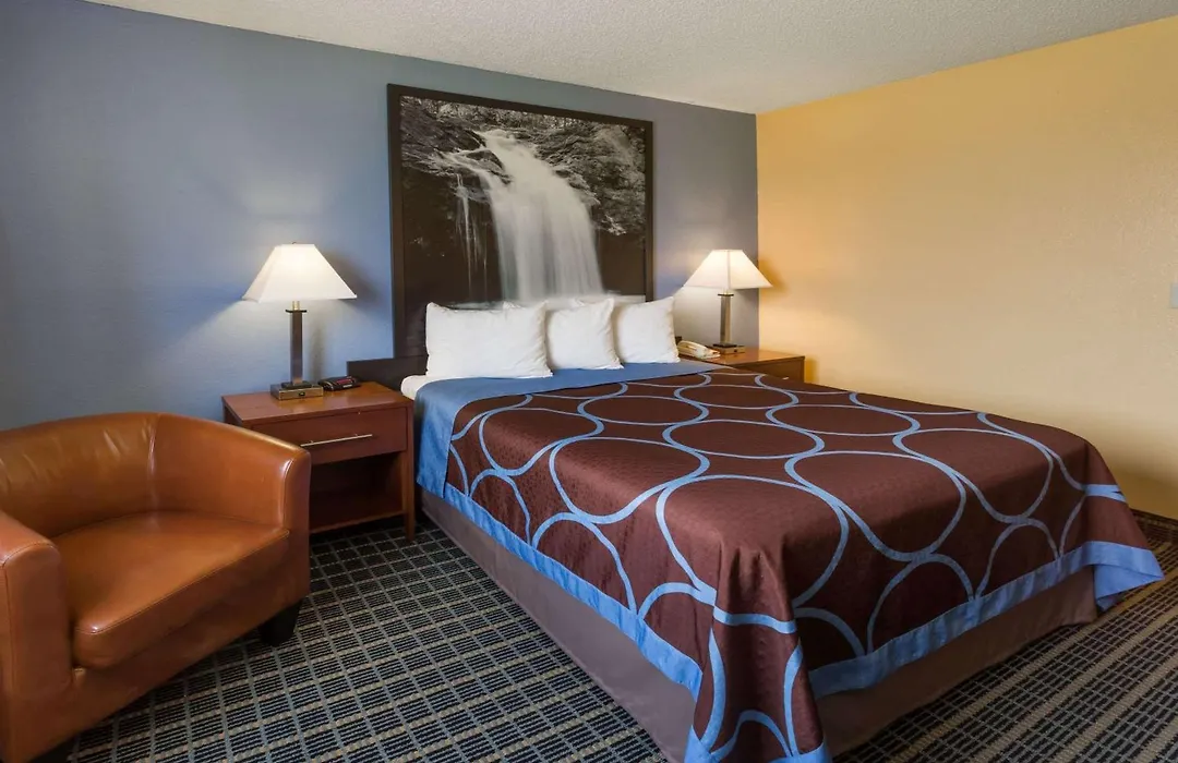 Super 8 By Wyndham Janesville-1
