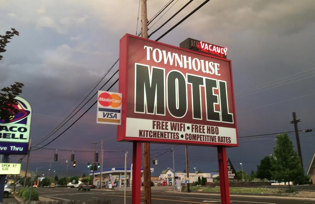 Townhouse Inn & Suites-1