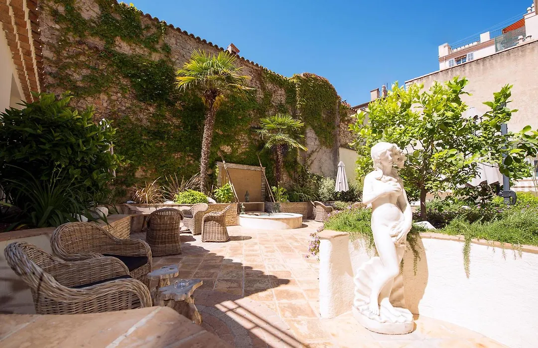 Best Western Premier Le Patio Des Artistes Wellness Jacuzzi-1