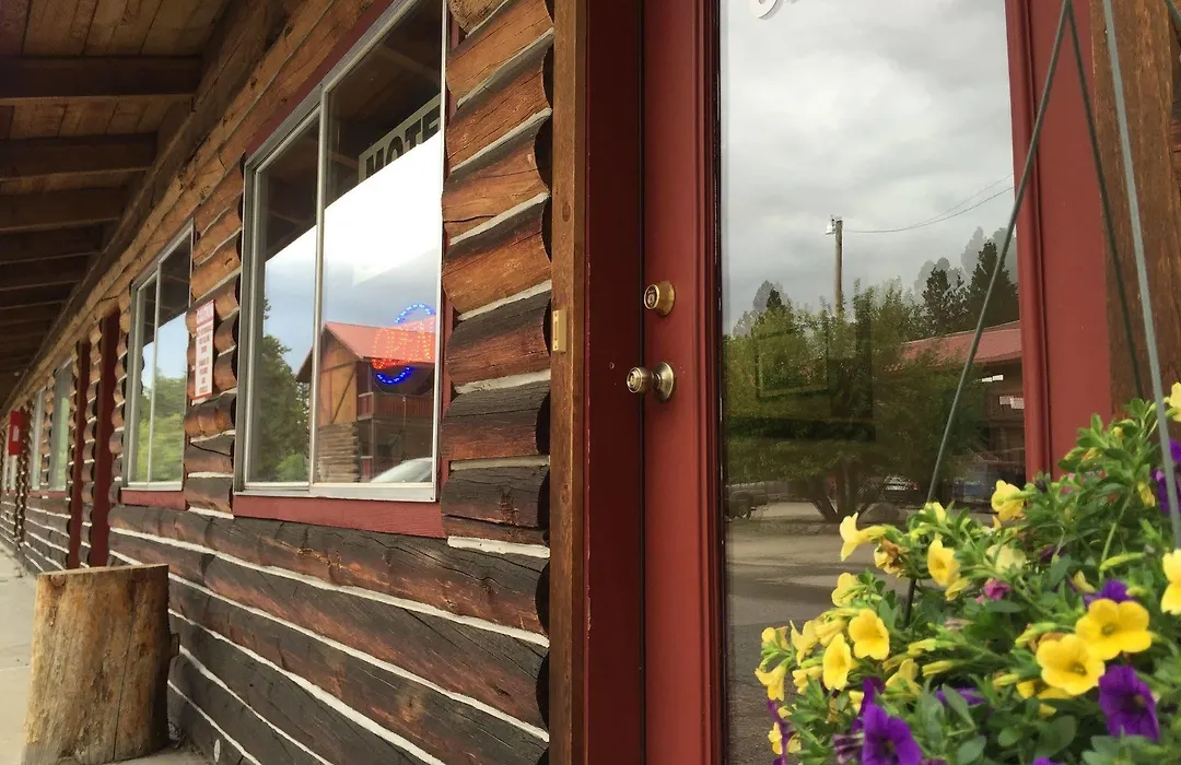Rustic Inn-1