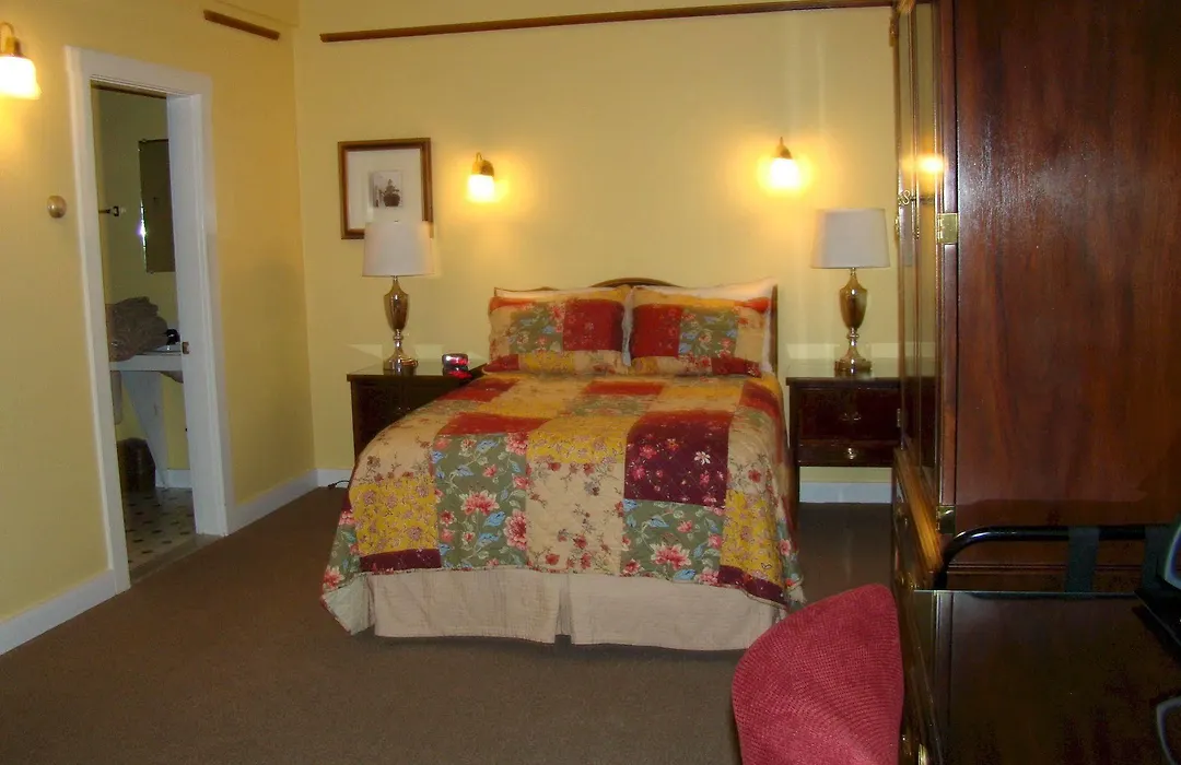 Belfast Breeze Inn-1