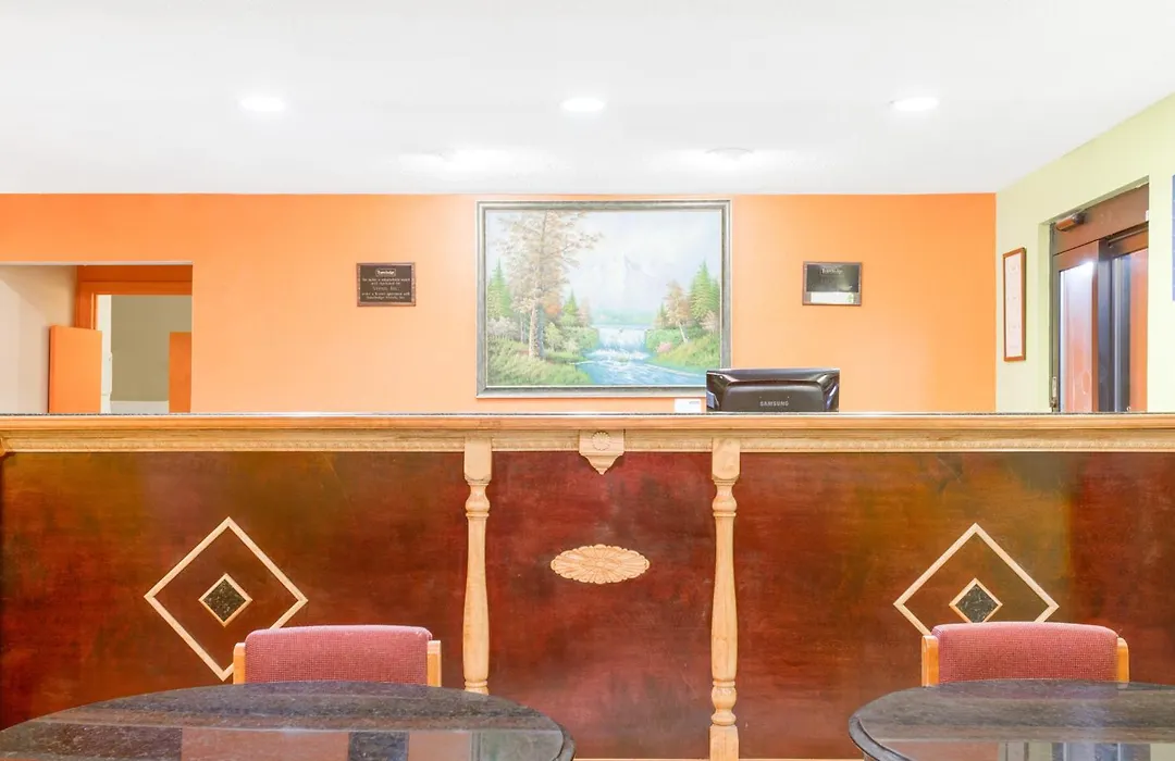 Travelodge By Wyndham Parkersburg-1