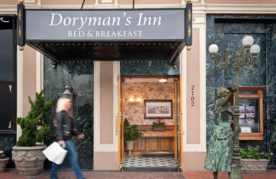 Doryman'S Oceanfront Inn-1