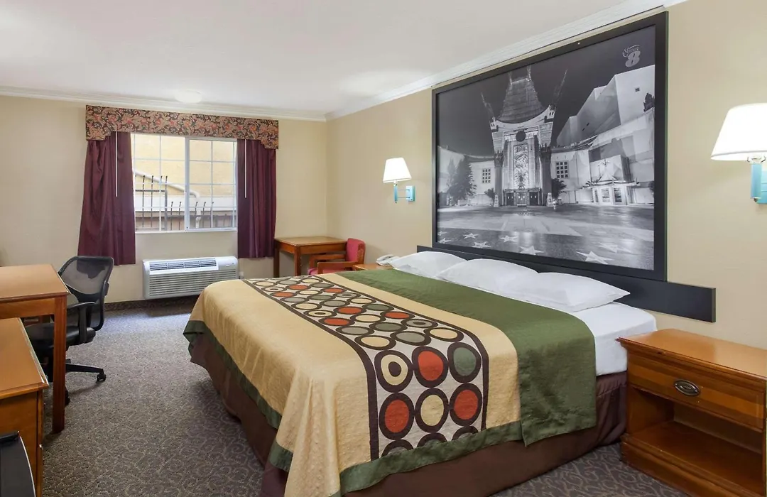 Super 8 By Wyndham Los Angeles Downtown-1