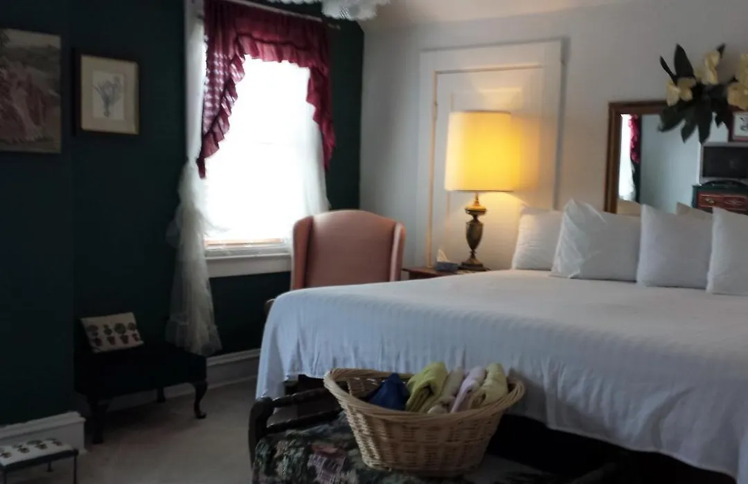 Harbor Haus Inn & Suites-1