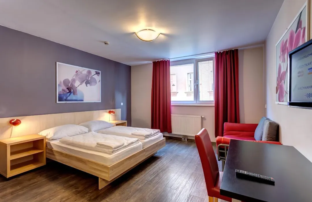 Meininger Hotel Wien Hauptbahnhof-1