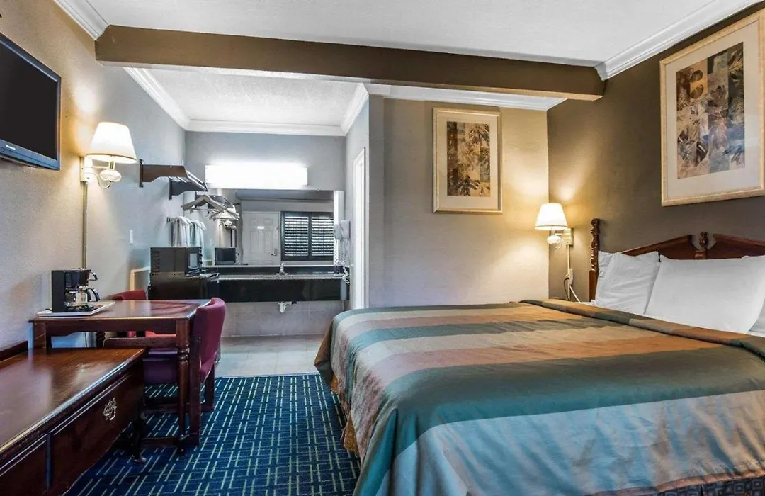 Rodeway Inn Hollywood-1