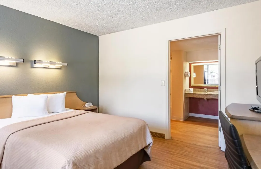 Econo Lodge Palm Harbor - Clearwater-1
