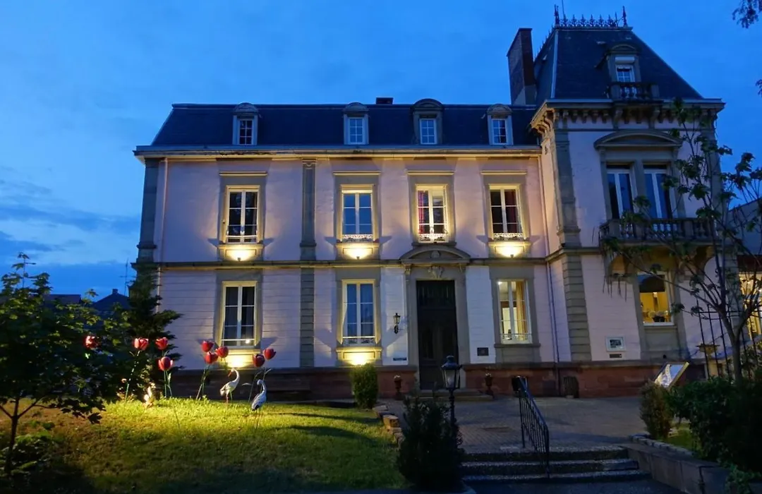 Le H - Hotel & Restaurant-1