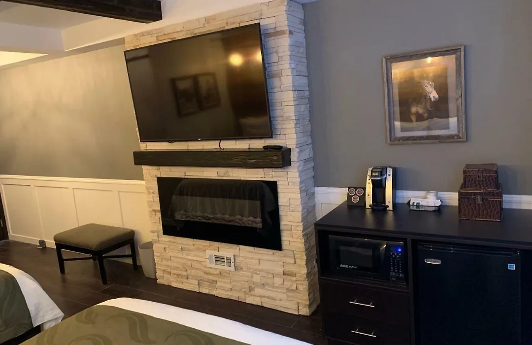 Cedar Stables Inn & Suites-1