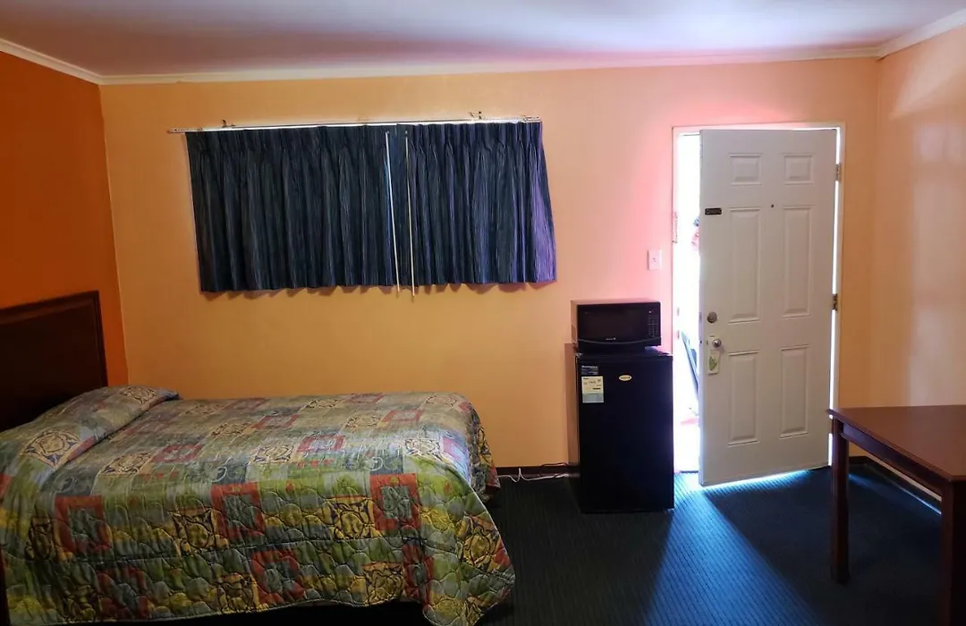 Encino Motel-1