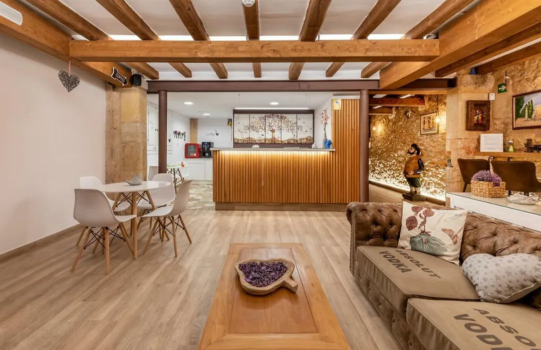Hostal 977-1