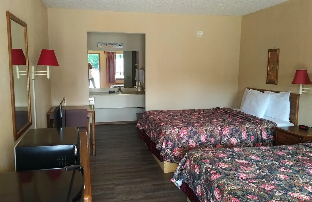 Ozark Swiss Inn-1