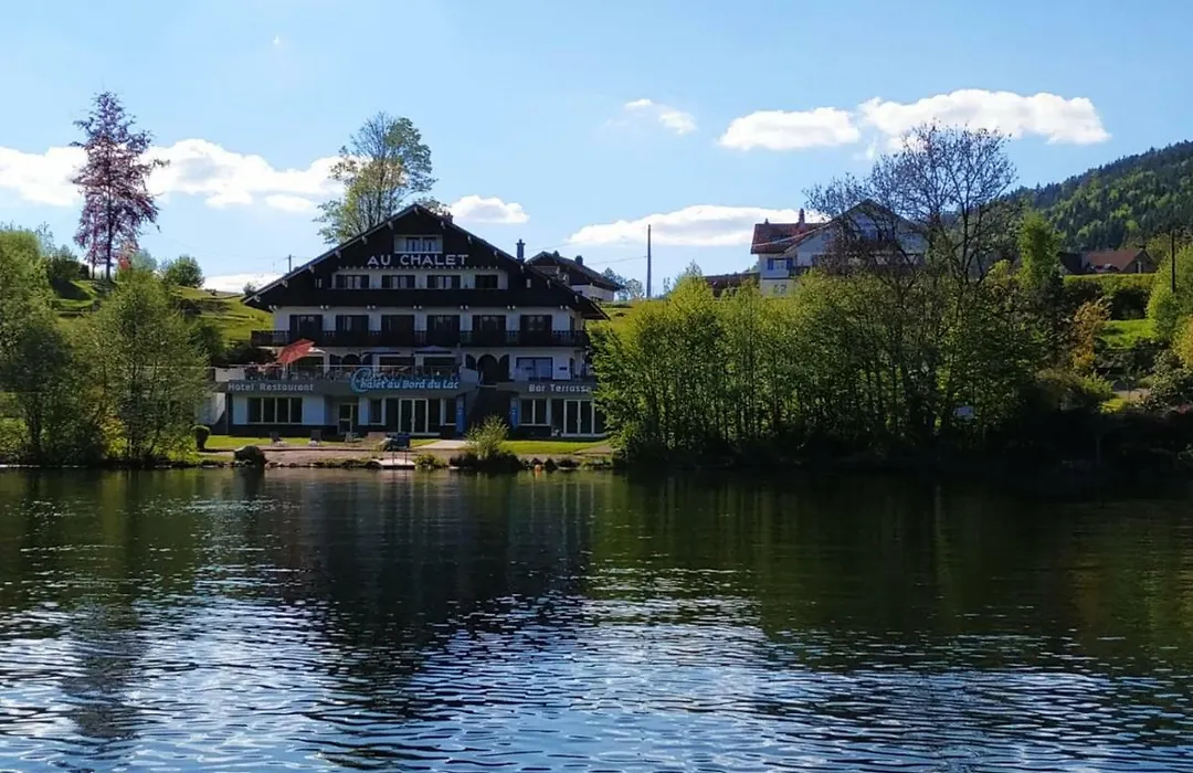 Hotel Restaurant Le Chalet Au Bord Du Lac-1