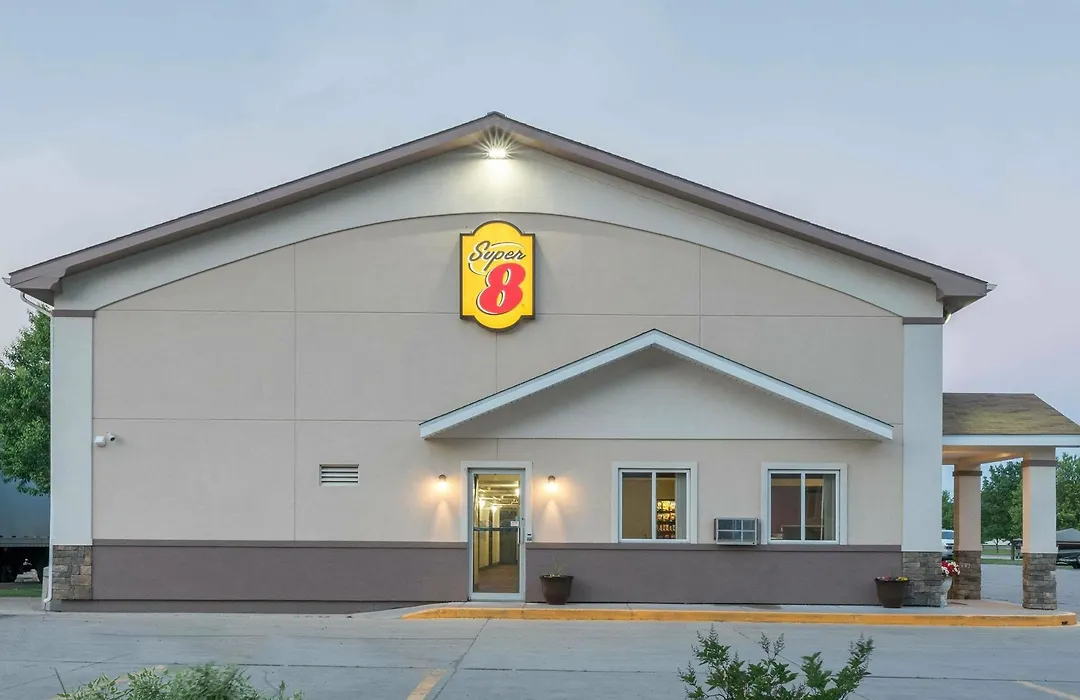 Super 8 By Wyndham Grand Forks-1
