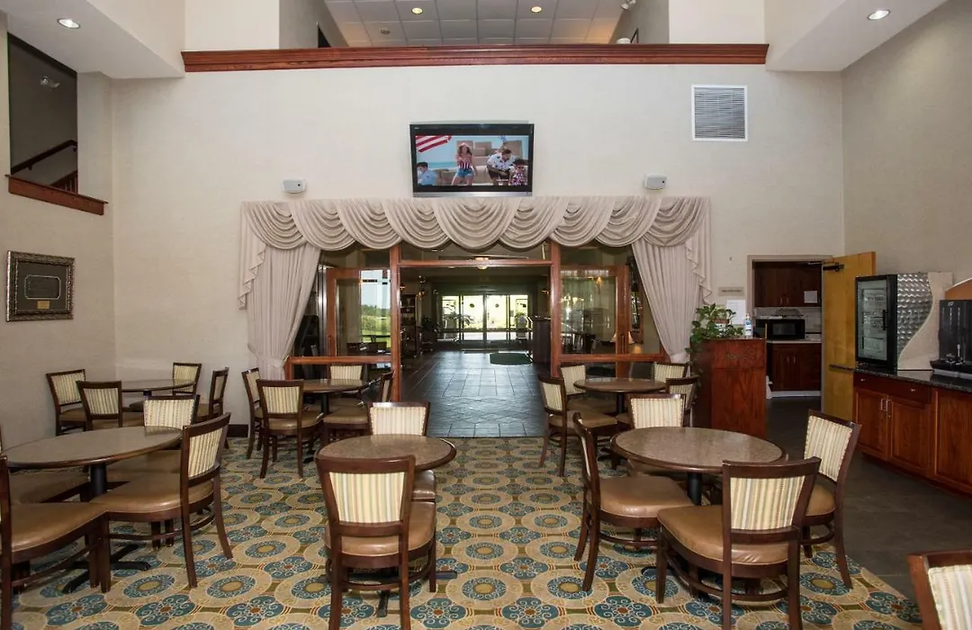 Round Hill Inn-1
