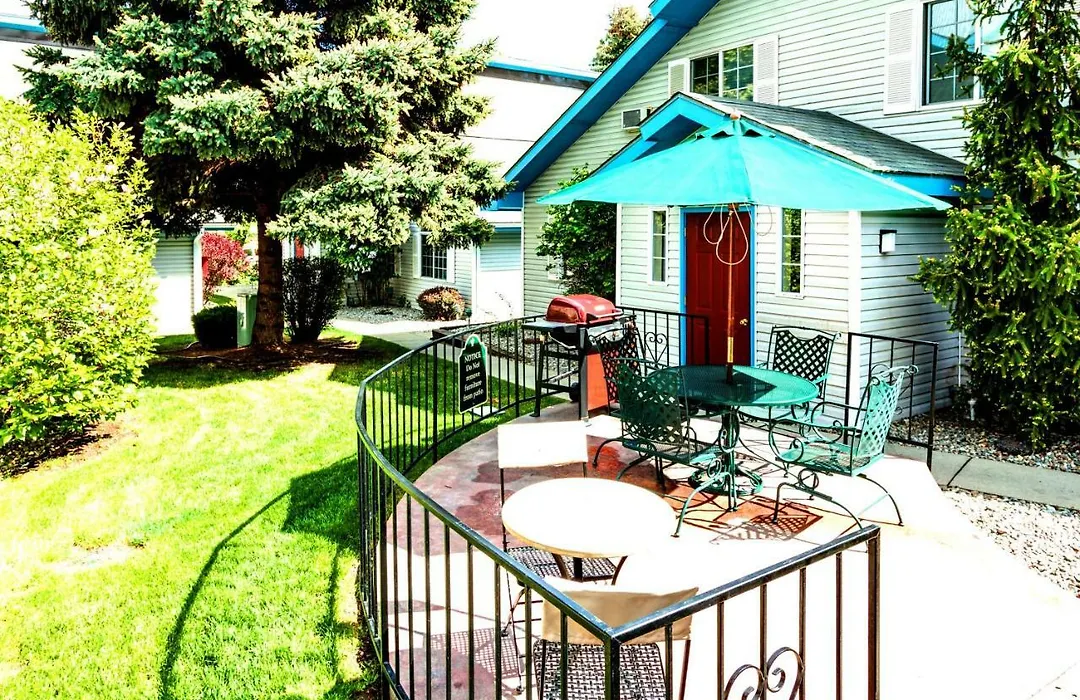 Turning Leaf Townhome Suites-1