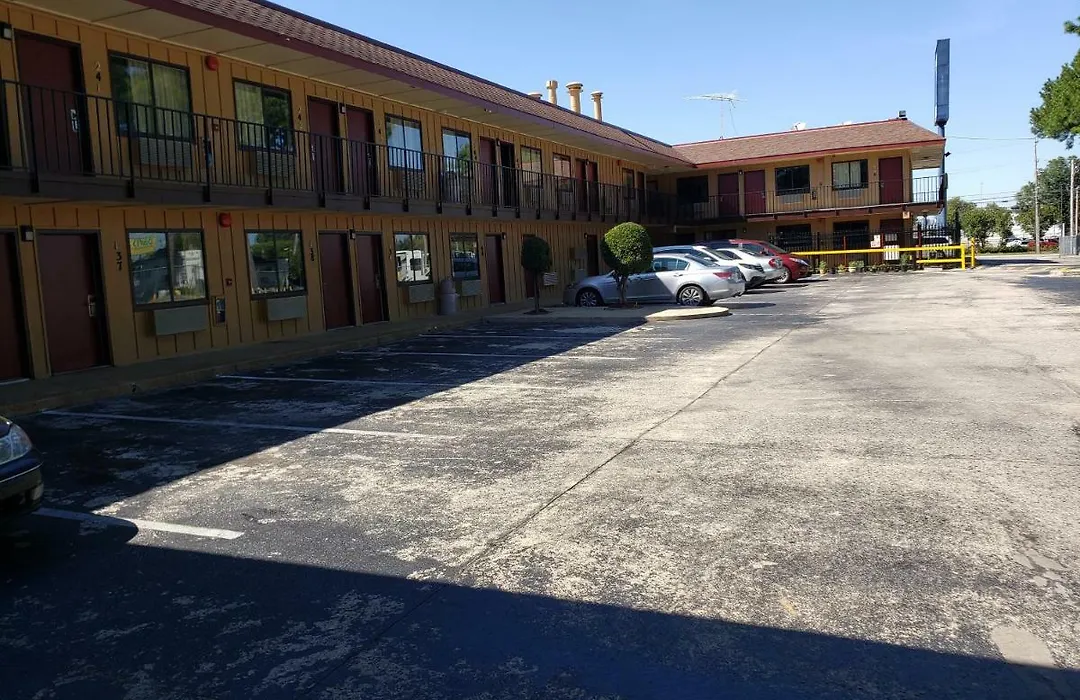 Super 7 Inn-1