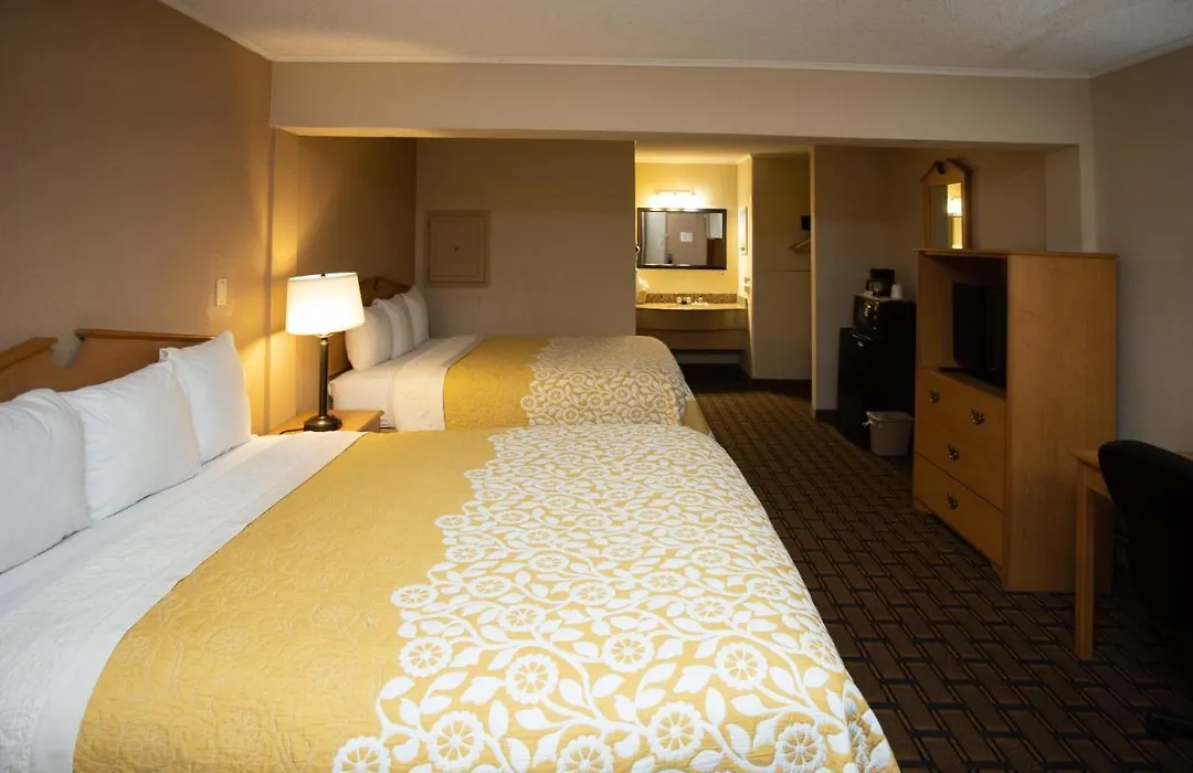 Days Inn By Wyndham Fairmont-1