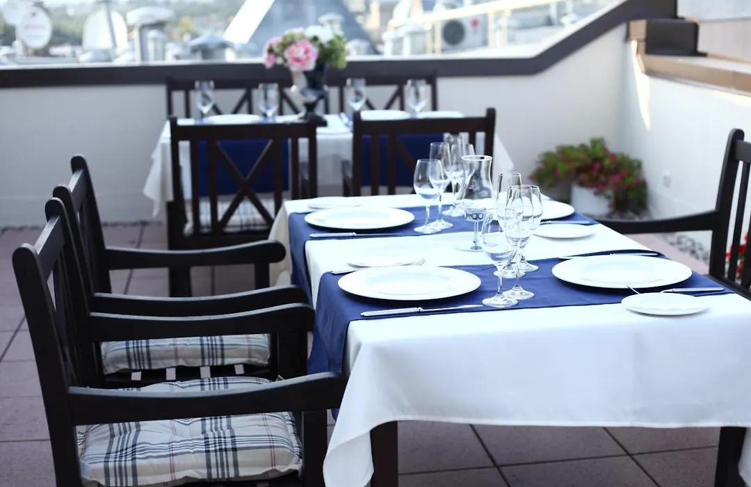 City Hotel Teater-1