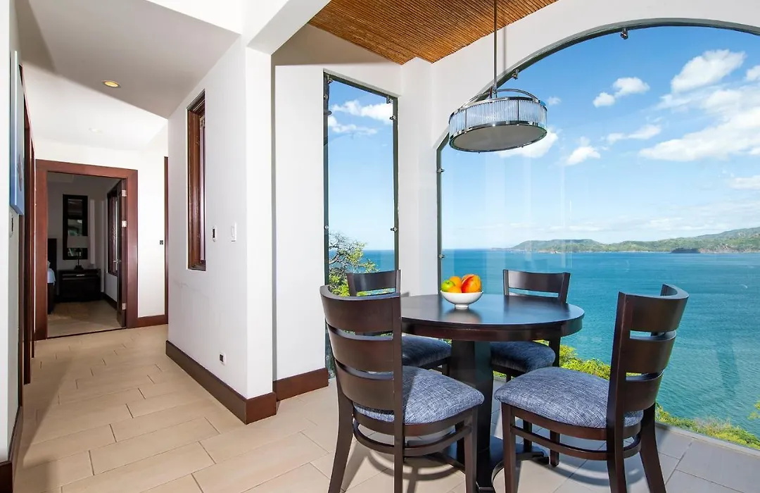 360 Splendor Del Pacifico Residences-1