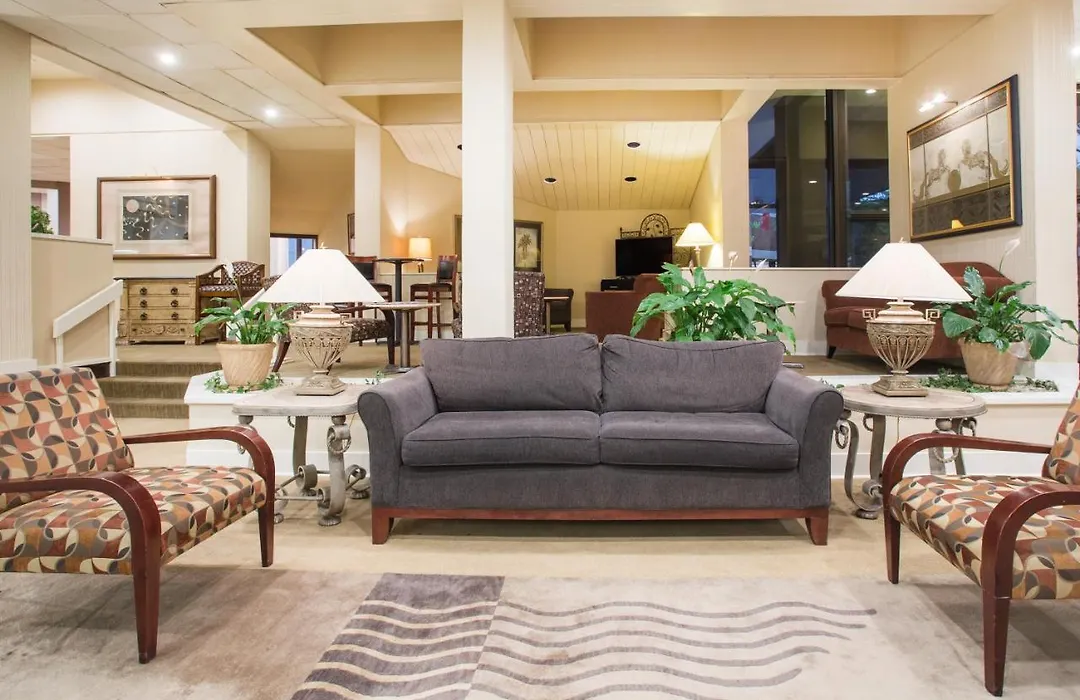 Ramada By Wyndham Augusta Downtown Hotel & Conference Center-1