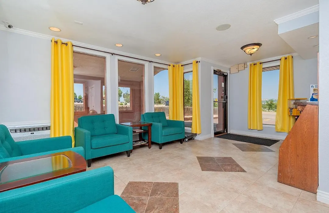 Super 8 By Wyndham Colorado Springs/Chestnut Street-1