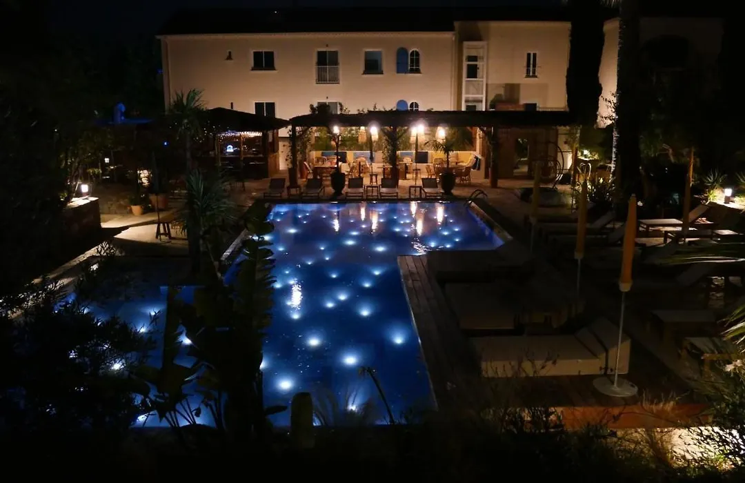 Hôtel La Piscine-1