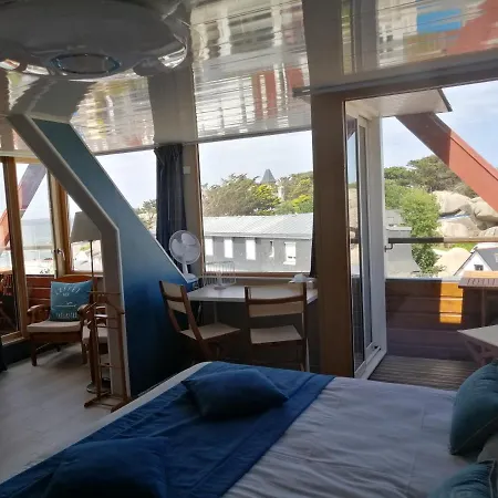 Hotel De La Mer-3