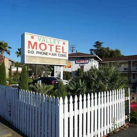 Valley Motel-3
