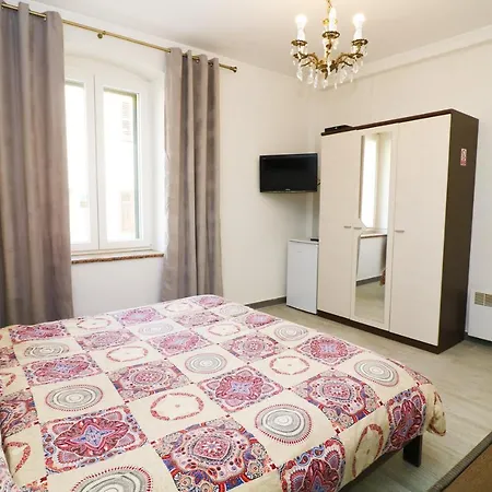 Old Town Rooms And Apartment-2