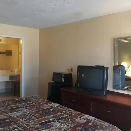 Rest Inn - Extended Stay, I-40 Airport, Wedding & Event Center-2