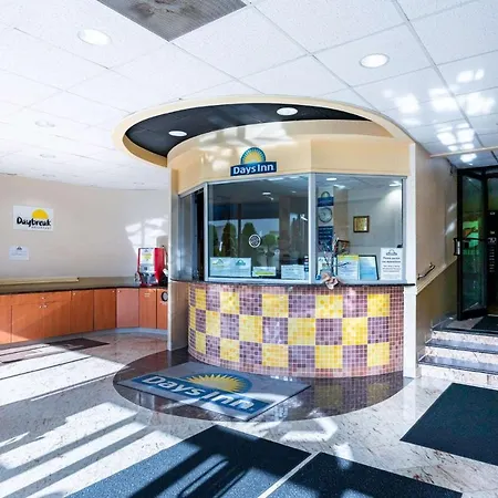 Days Inn By Wyndham Hartford/Closest Downtown-3