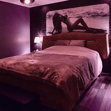 Suite avec Jacuzzi et Sauna Privée-3