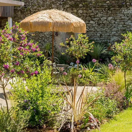 Chambre D'Hote Et Gite Du Jardin Des Corsaires-3