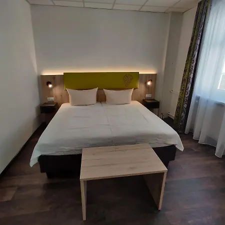 Hotel Goldene Traube-3