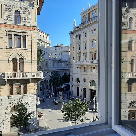 Trieste Center Rooms&Apartments - Fiori di Trieste-3