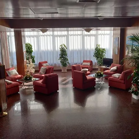 Hotel President-2