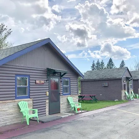 Hilltop Lodge And Cabins-3