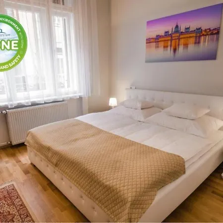 Anabelle Bed And Budapest-2