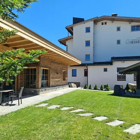 Hotel Giessenbach-3