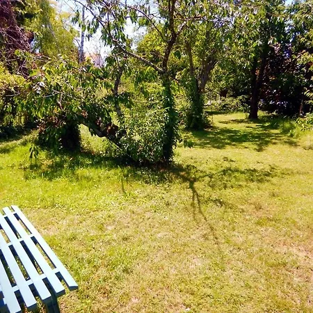 2 chambres et salle de bain un oasis de bien être Piscine et jardin Direct Gare Aéroport-2