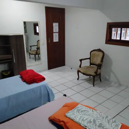 Quartos Em Casa Proxima A Praia-3