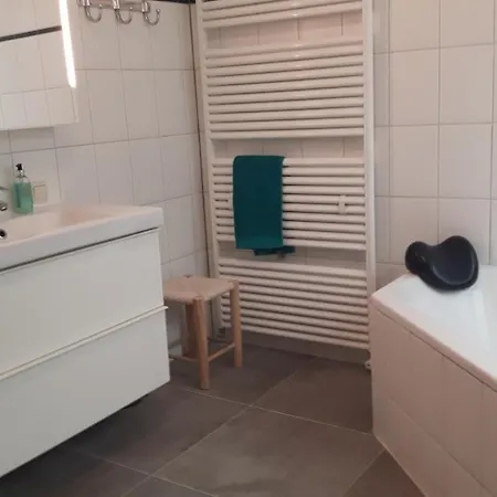 verzorgde kamer in monumentenpand-2