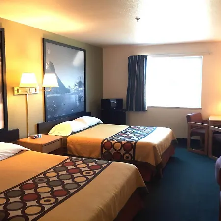 Super 8 By Wyndham Hamilton-2
