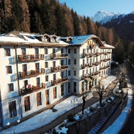 Palace Pontedilegno Resort-3